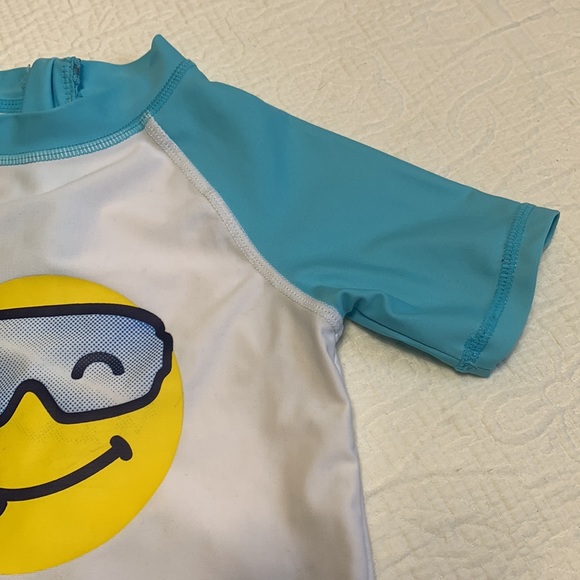 18-24m (4/$20) Joe Fresh Rashguard Top - Picture 5 of 15